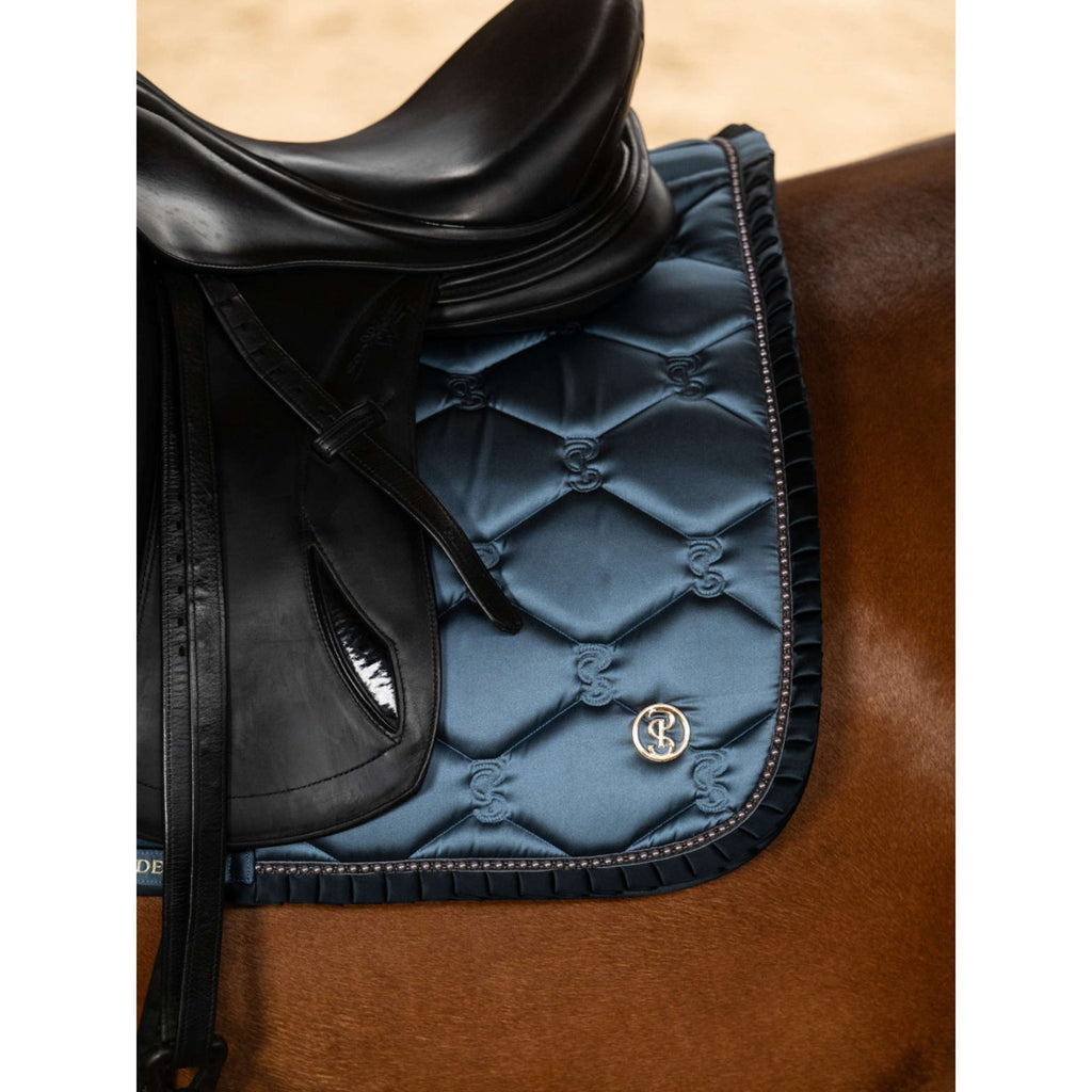 PS of Sweden Zadeldekje Ruffle Pearl Dressuur Shadow Blue