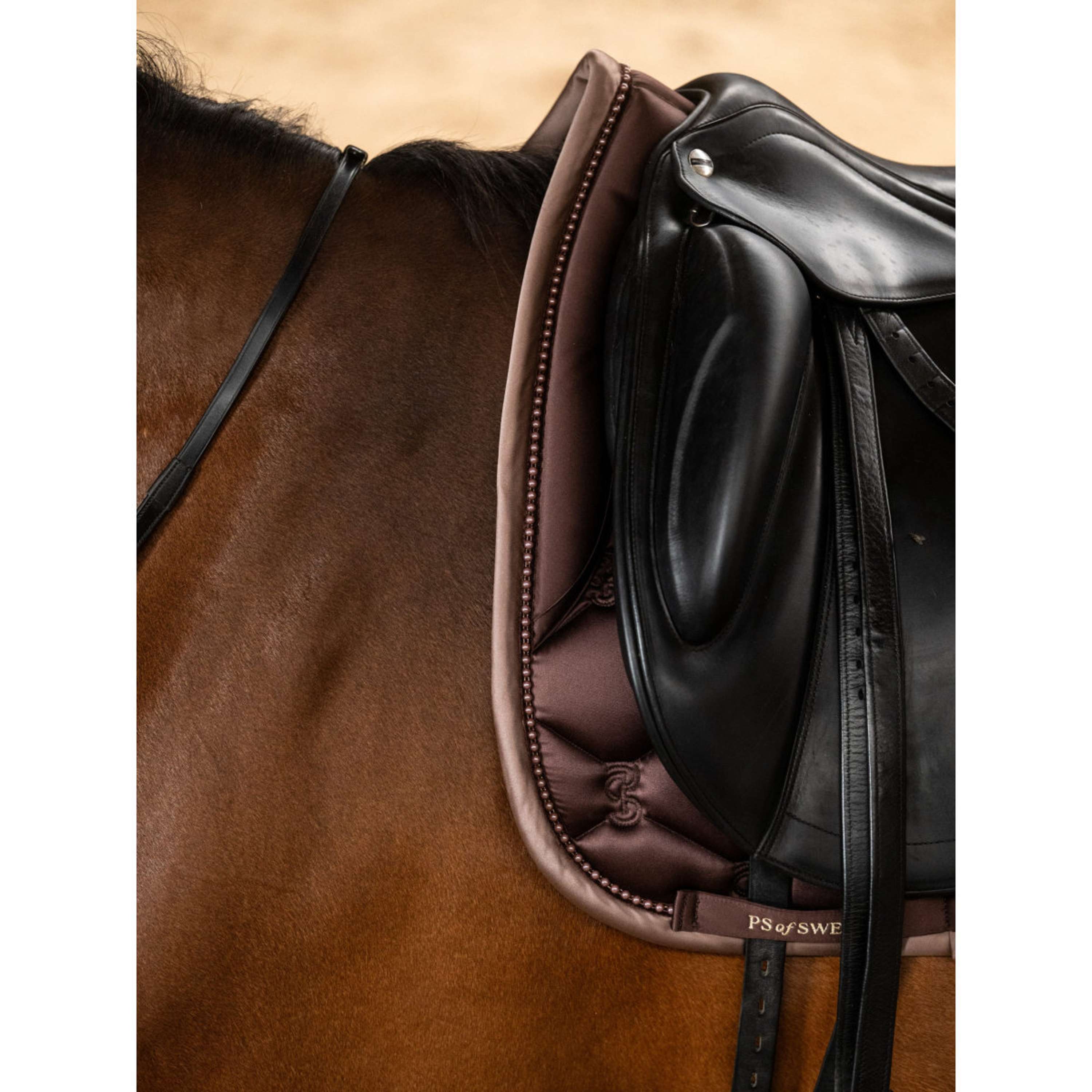 PS of Sweden Zadeldekje Ruffle Pearl Dressuur Earth Brown