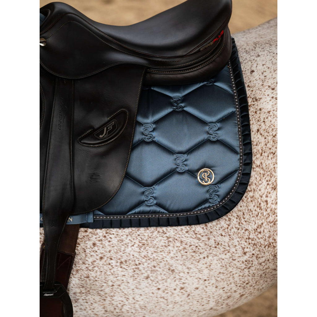 PS of Sweden Zadeldekje Ruffle Pearl Springen Shadow Blue