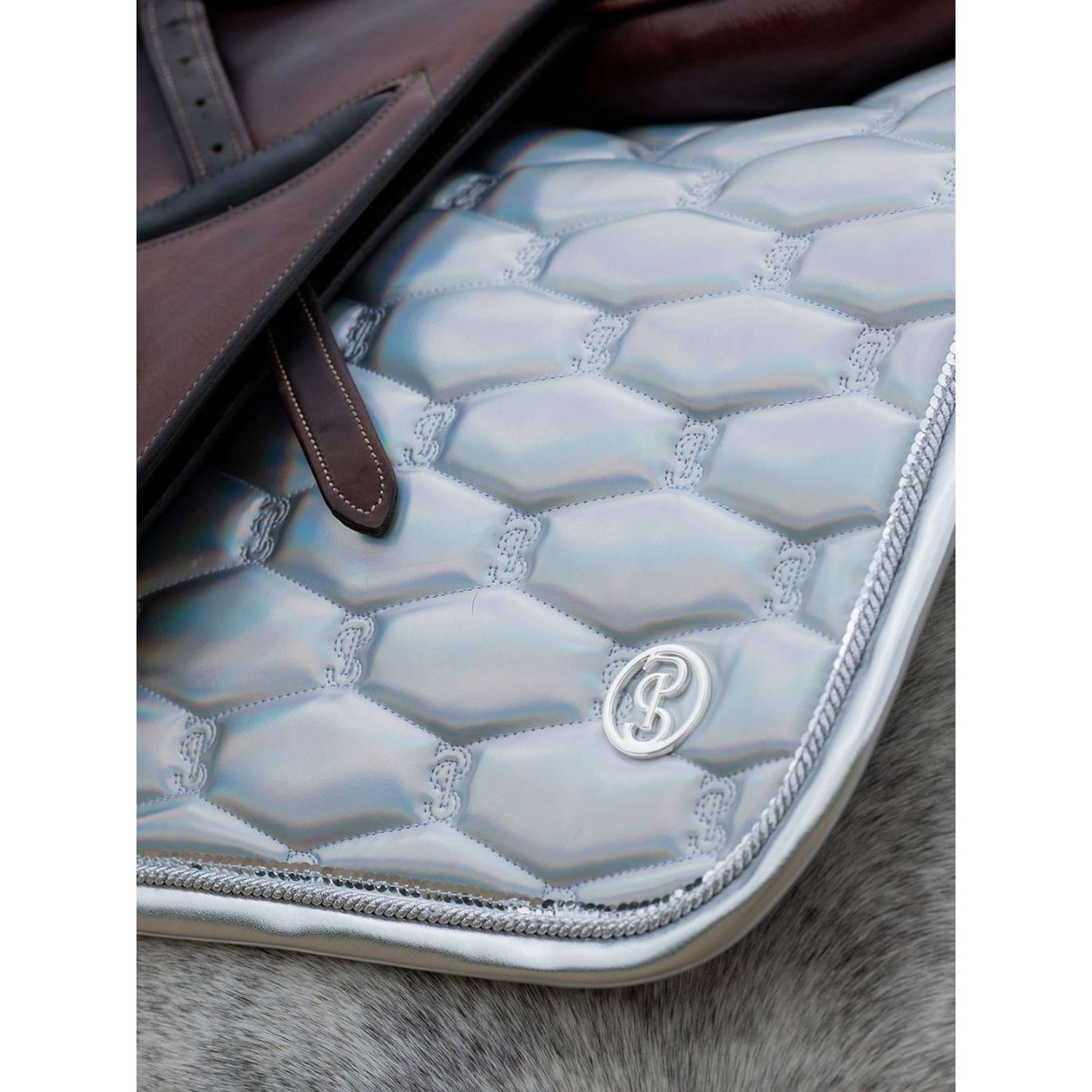 PS of Sweden Zadeldekje Dazzling Metallic Springen Dazzling Silver PS of Sweden Zadeldekje Dazzling Metallic Springen Dazzling Silver
