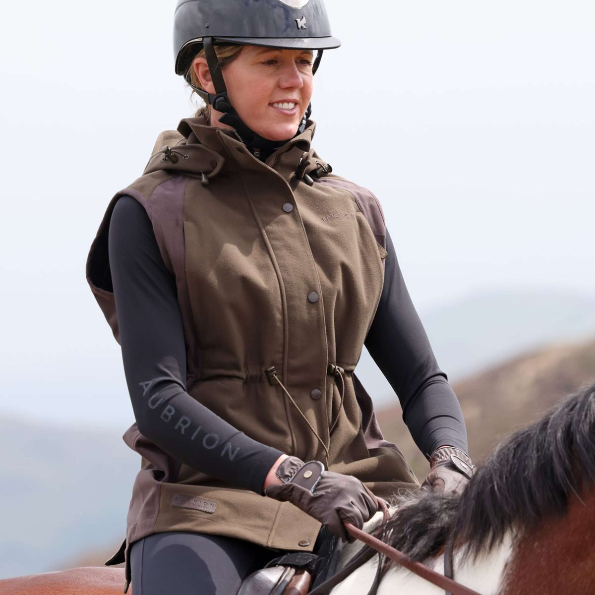 Aubrion by Shires Bodywarmer Heritage Donker Olijf