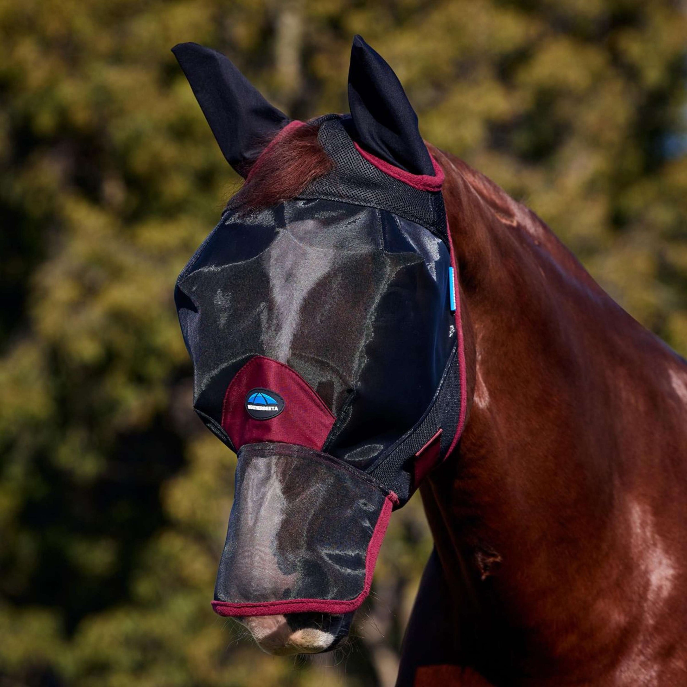 WeatherBeeta Vliegenmasker ComFiTec Fine met Oren en Neus Black/Burgundy WeatherBeeta Vliegenmasker ComFiTec Fine met Oren en Neus Black/Burgundy